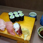 大衆酒場 まるちゃん - 日本酒とお寿司たち