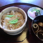 うかい竹亭 -  食事：じゃこ飯、赤出汁、香の物