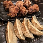 まるは極 - 錦爽鶏からあげ¥650-、本気の餃子¥360-