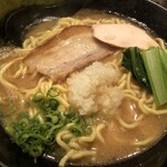 まるは極 - 鶏白湯らーめん¥950-（大盛+¥100-）