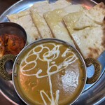 フードガーデン - 彼女のチーズナンセット〜チキンカレー甘口 1,490円