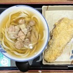 竹清 - 生姜鶏ねぎ塩うどん小¥840内、さつまいも天¥180内　人生で初めて衣を剥がして食べた。衣ガチガチのゴリゴリ。うどんも然り普段は美味いのでこの日は色々とハズレにあたったらしい。また来たい。
