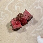 NOMI RESTAURANT - 大きな雌鹿のもも焼き