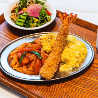 SNS映えする彩り豊かな一皿♪定番洋食中心のレトロなメニュー