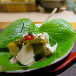 華丸吉日 - 蒸し物、生湯葉と蒸しアワビの肝ソース