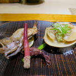 華丸吉日 - 焼き物、三河産の焼き蛤と鮎の塩焼き 