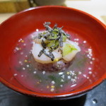 華丸吉日 - 御飯物、雑穀米と生帆立にお出汁をかけて 