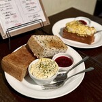 カフェ ド SaRa - モーニング（黒ゴマトースト、黒糖トースト）