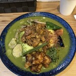 ジャパニーズ スパイス カリー ワッカ - ネオグリーンカリー＋マルチョウデビル¥1,800