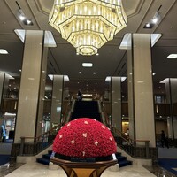 レ セゾン - ロビー装花、12月は赤薔薇