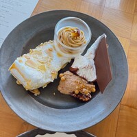 ザ タヴァン グリル＆ラウンジ - 