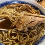 自家製中華そば としおか - チャーシューもしょっぱくなく、肉厚•柔らかで美味しいです。