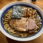自家製中華そば としおか - キラキラスープのラーメン。
