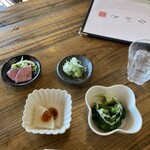 庄八 - お通しと薬味と漬け物