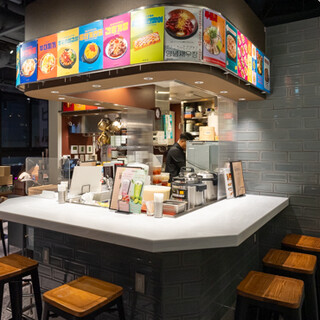 ネオンや可愛いメニューで彩る店内は韓国のオシャレな雰囲気♪