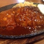 MASH -  ダブルハンバーグ、チーズ乗せ、メキシカンソース替え