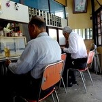 花生食堂 - ウーロンハイのご常連と、昼食使いの正しいお客さん 