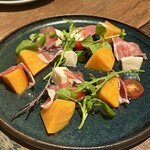 シッポ エスコンディーテ エスパニョール - 柿と生ハム&モッツァレラの前菜