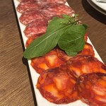 シッポ エスコンディーテ エスパニョール - ソーセージ&チョリソーのスライス