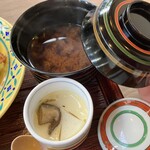 八千代亭 - 赤だしと茶碗蒸し