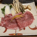日本料理 隨縁亭 - 仙台牛は、鍋に入れると程よく脂が落ちて美味しい。