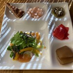 野菜が主役の古民家レストラン 花果菜 - むかごってなかなか食べない。
      柿とオレンジのドレッシングなんて
      初めて！