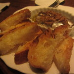 バー オスカー -  オイルサーディンとバゲット