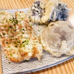 うどんや 大門 - ちくわ・なす・しいたけ、3点350円。