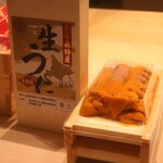 日本料理 吟 - 昆布森産ウニ「黄上」のプレゼンテーション
