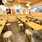 西成キング - テーブル席