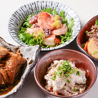 旬の食材を活かしたおばんざいや、12月・1月限定のおでん◎