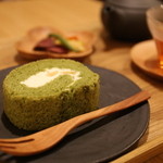 麻布野菜菓子 -  セロリのロールケーキ（イートイン限定）