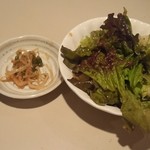 ばりばり亭 -  サラダと漬け物