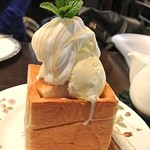 紅茶の店 ARIEL -  はちみつトースト