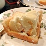 紅茶の店 ARIEL -  はちみつトースト