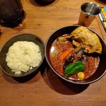 ピカンティ - 38億年の風+チキンレッグ+辛さ3=1540円✨