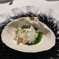 Restaurant Bellustar - 北海道根室の北寄貝、キャビアので塩味と一緒に食べると柔らかい塩味と食感が楽しめます。