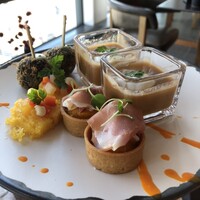 ザ タヴァン グリル＆ラウンジ - 