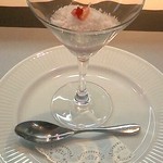 ユニック - 2014.5.ランチ4000円コース⑥苺のお口直し