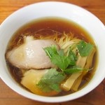 飯田商店 - 醤油らぁ麺￥750　2014.5.5