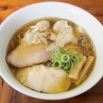 飯田商店 - ニボっちゃんわんたん麺￥850　2014.5.5