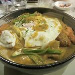 シロクマ食堂 - 目玉焼きのせカツカレーうどん