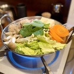 炭火焼鳥 さんぽ - ■さんぽの水炊き ￥1.408