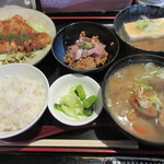 おいしい台所12カ月 - 豚生姜焼と豚汁定食935円