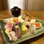 ちゅう心 - 豪華なネタが勢ぞろい！特選海鮮丼3