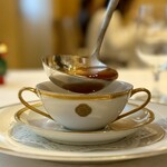 資生堂パーラー - テーブルでサーブしてくれる