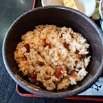 みよしや - ◯五目ご飯
かやく『混ぜご飯』な味わい

混ぜる前の『かやく』が
シッカリと煮込まれているらしく
かやく自体の味わいが濃い目だけれど
ご飯は適度な濃さな味わいとなっており
普通以上には美味しいと思える
