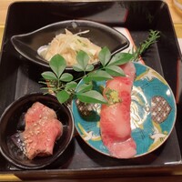 肉料理 KOJIRO - 前菜、和牛炙り寿司