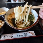 みよしや - ツルツルな口当たりと食感が心地良い
柔らか目の手打ちうどん

僕的には、もっと腰があれば好みなのだけど
このお店のメインターゲットはご老人だろうから
柔らかなうどんが好まれるだろうな