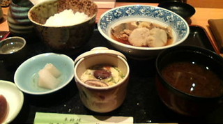 Uotsune - 昼のサービスメニュー　煮魚定食　850円　煮魚(鰈、えび芋）、小鉢(かぶら）